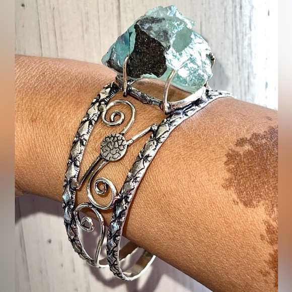 Translucent Green Rough Fluorite Cuff - Picture 7 of 8